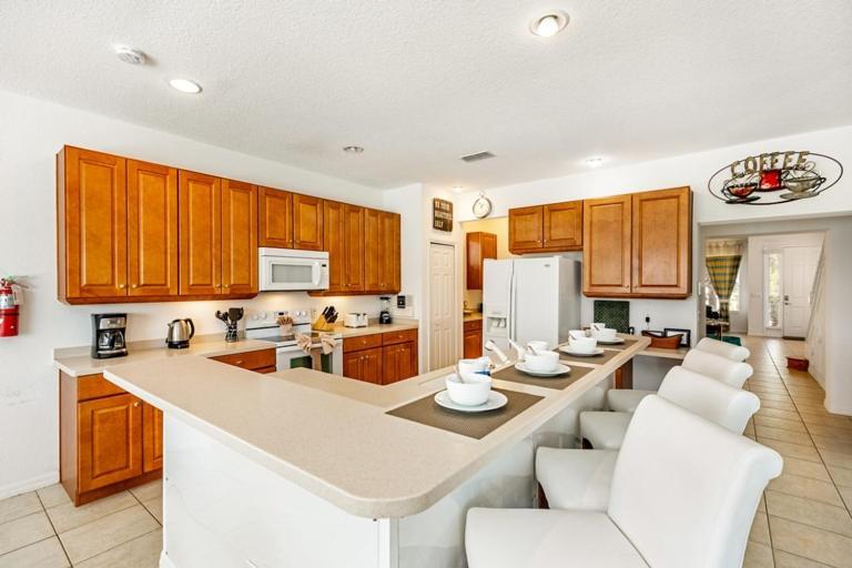 Holiday home Lakeview 6-bedroom Retreat With Game Room, Private Pool, & Amenities - Ideal For Families & Groups