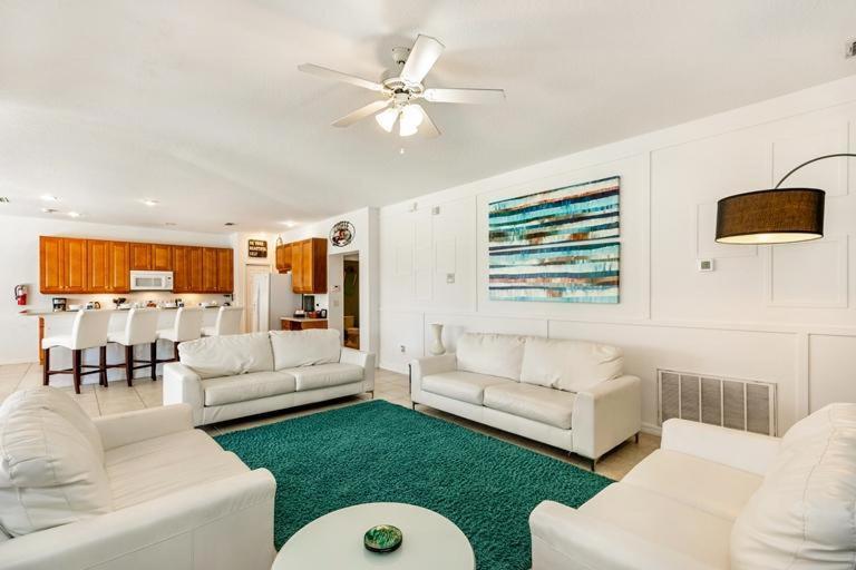 Holiday home Lakeview 6-bedroom Retreat With Game Room, Private Pool, & Amenities - Ideal For Families & Groups *