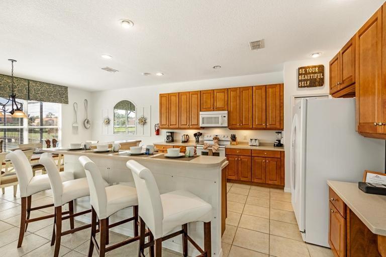 Holiday home Lakeview 6-bedroom Retreat With Game Room, Private Pool, & Amenities - Ideal For Families & Groups Kissimmee