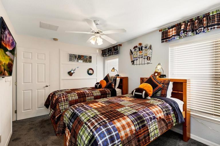 Lakeview 6-bedroom Retreat With Game Room, Private Pool, & Amenities - Ideal For Families & Groups Holiday home