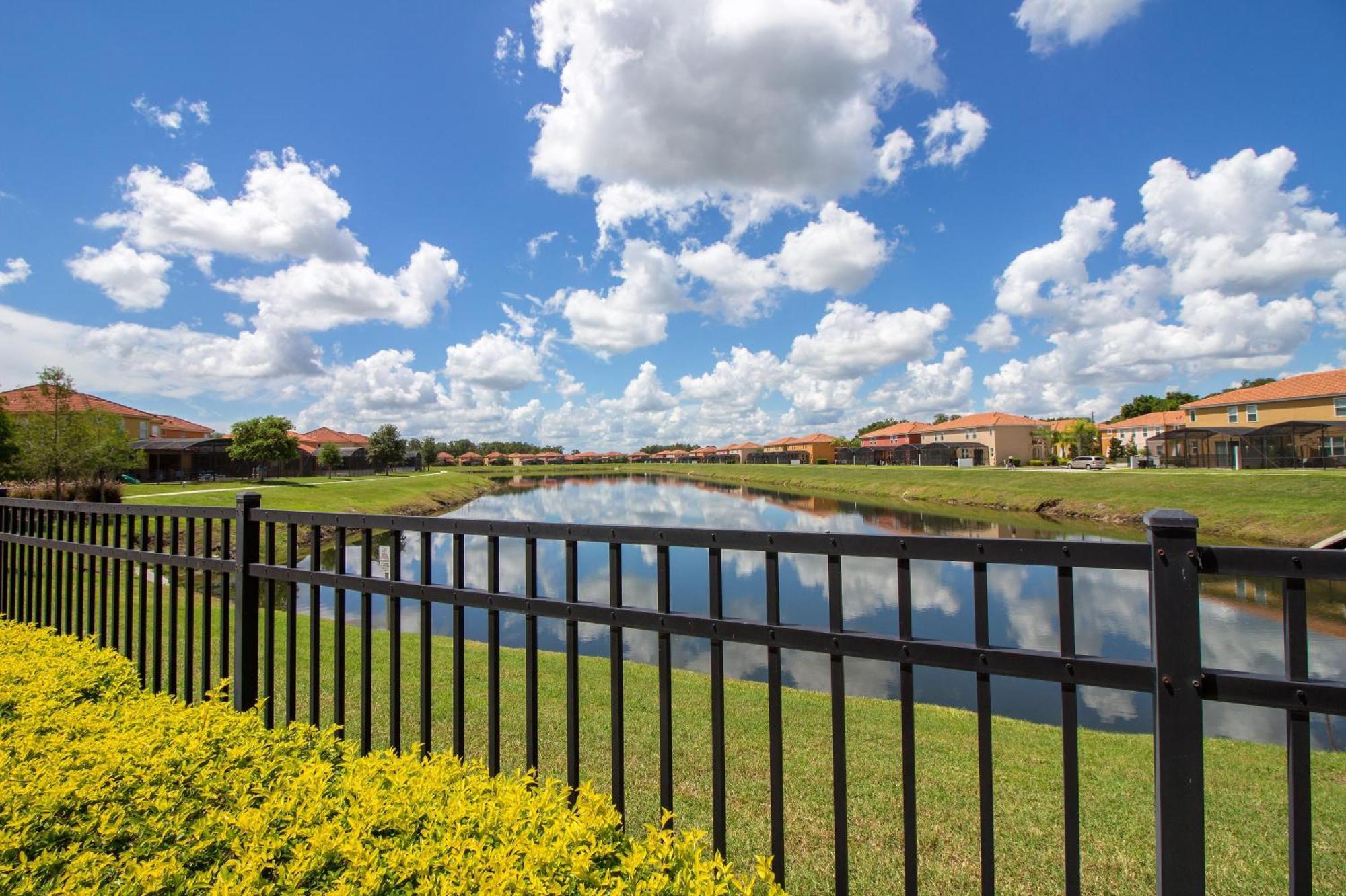 Holiday home Lakeview 6-bedroom Retreat With Game Room, Private Pool, & Amenities - Ideal For Families & Groups