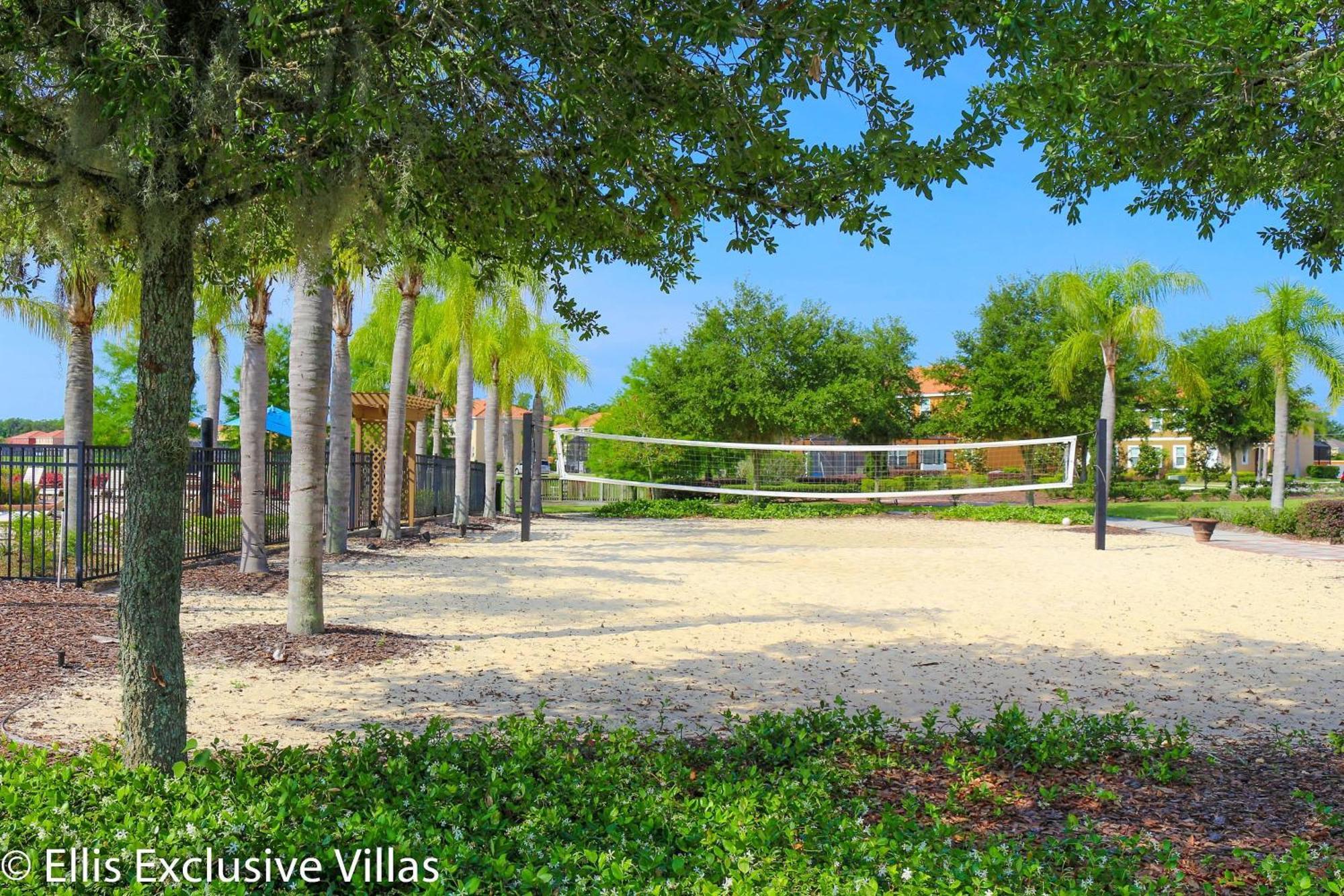 Lakeview 6-bedroom Retreat With Game Room, Private Pool, & Amenities - Ideal For Families & Groups *